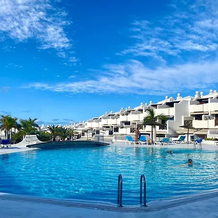 Elegant - Oceanview, Heated Pool Apartmán *