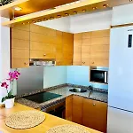 Elegant - Oceanview, Heated Pool Apartman *
