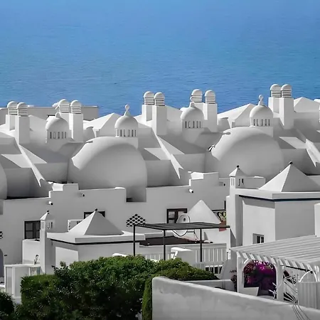 Elegant - Oceanview, Heated Pool Apartment *