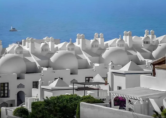 Elegant - Oceanview, Heated Pool Apartment *
