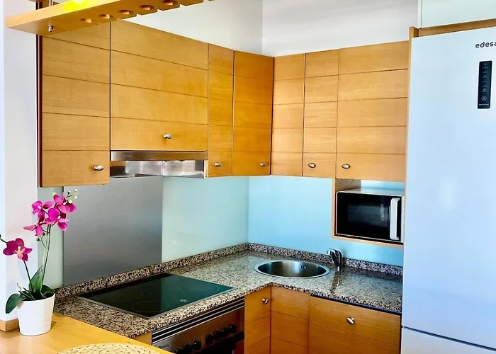Elegant - Oceanview, Heated Pool Apartment *